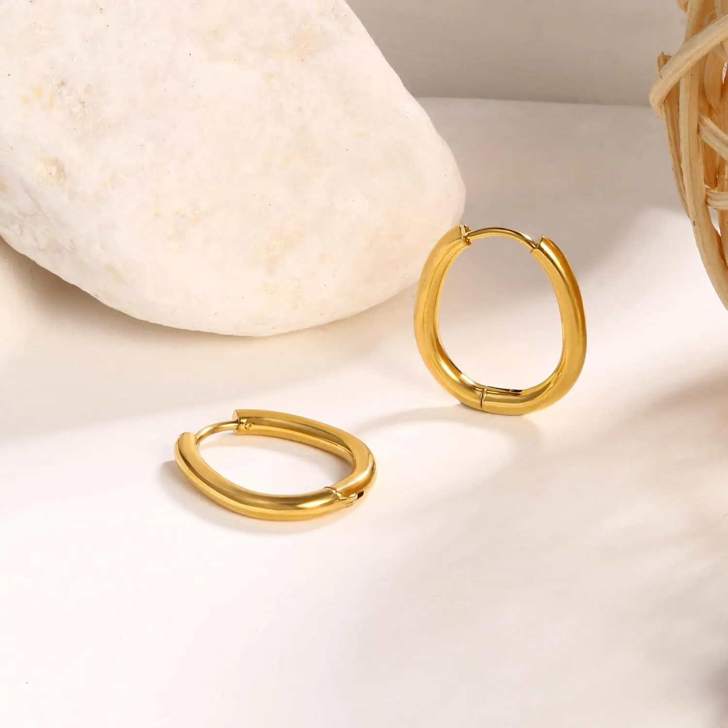 8YEARS Gold Hoop Earrings for Women, 18K Gold Plated Minimalist Rectangle Hoops Earrings, Lightweight Paperclip Huggie Hoop Earrings Trendy Jewelry for Gift