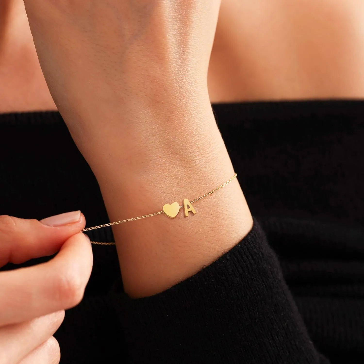 Heart Initial Bracelets for Women - 18K Gold Plated Initial Bracelets Dainty Gold Bracelets Dainty A-Z Initial Letter Bracelets Gold Jewelry Heart Initial Bracelets for Women Gifts