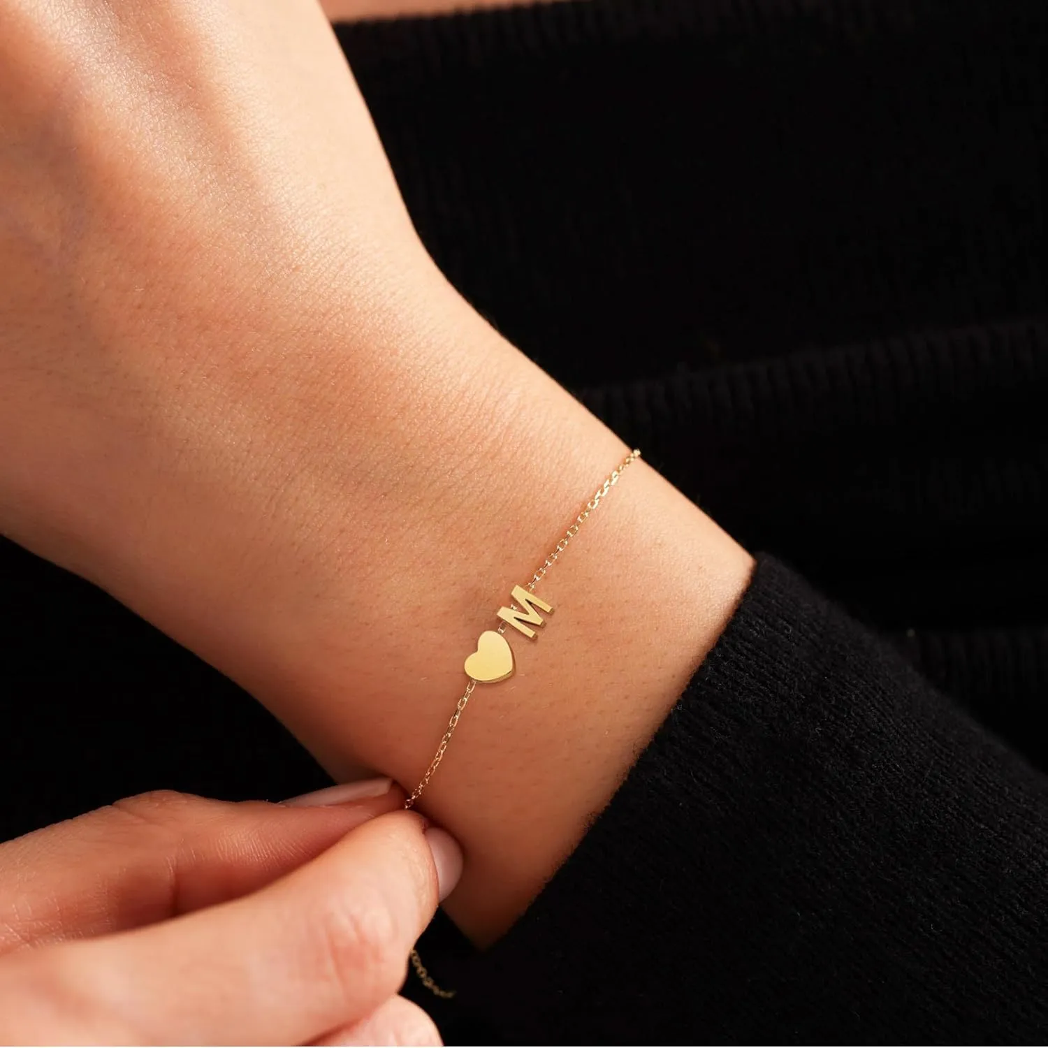 Heart Initial Bracelets for Women - 18K Gold Plated Initial Bracelets Dainty Gold Bracelets Dainty A-Z Initial Letter Bracelets Gold Jewelry Heart Initial Bracelets for Women Gifts