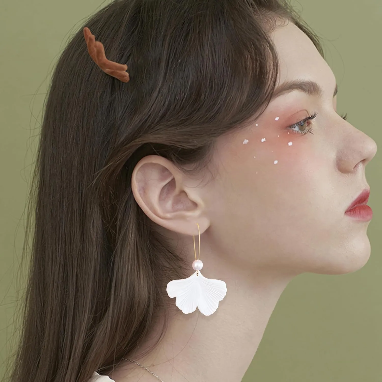 Rose Petal Pearl Dangle Resin Earrings Drop Flower Earrings Statement Exaggerated Floral Tassel Earrings for Women Boho